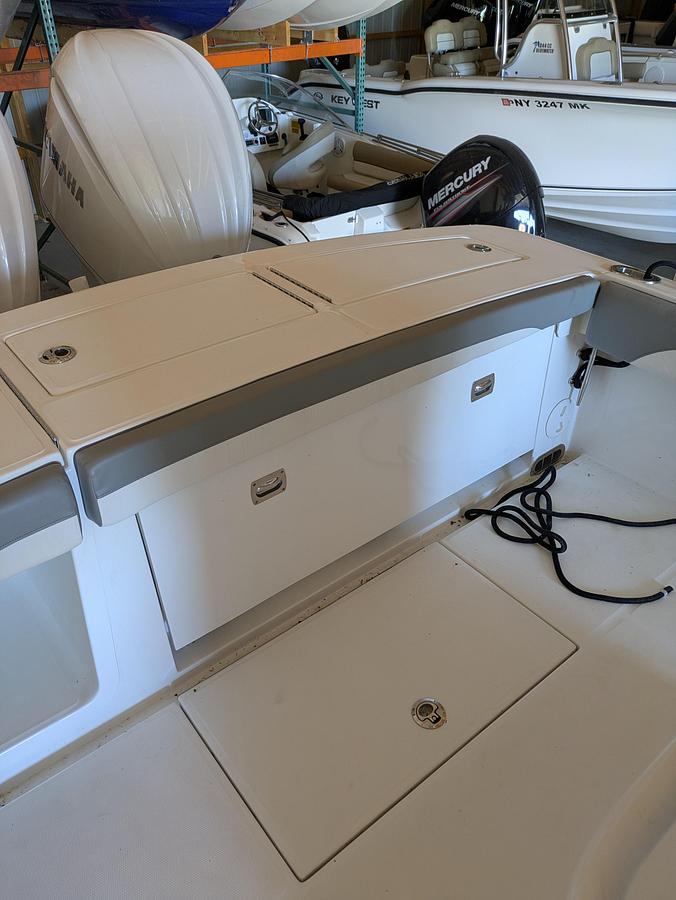 Used 2025 Regulator 28