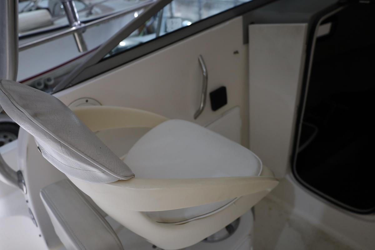 Used 2006 Trophy 2352 Walkaround Pro