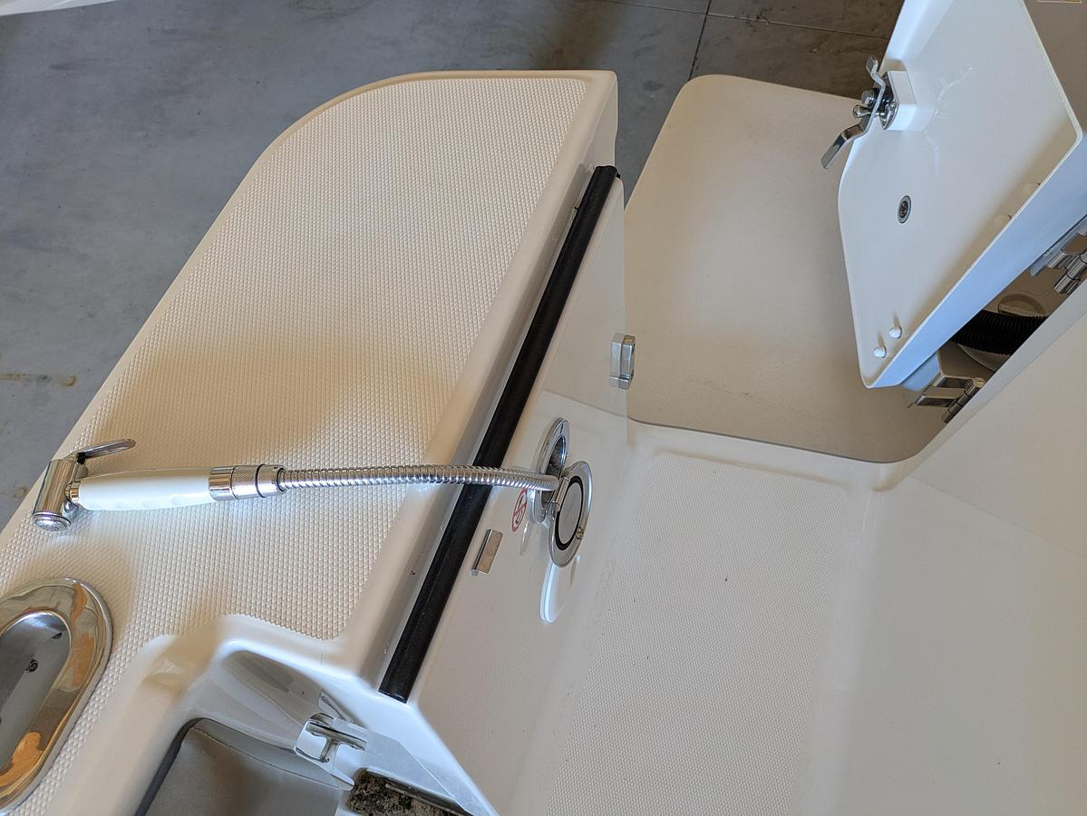 Used 2025 Regulator 28