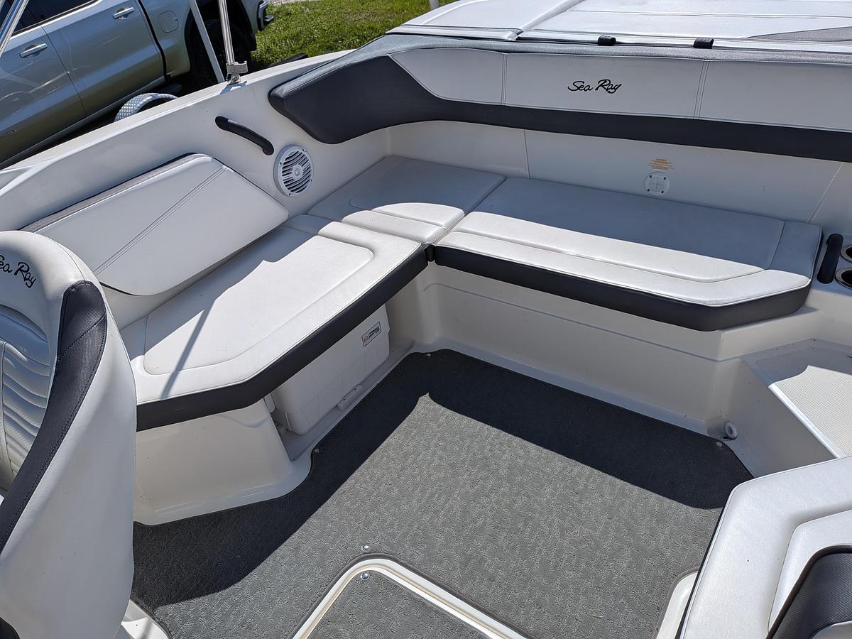 Used 2017 Sea Ray 210 SPX