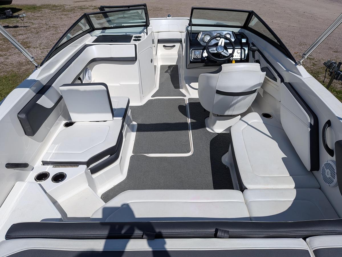 Used 2017 Sea Ray 210 SPX