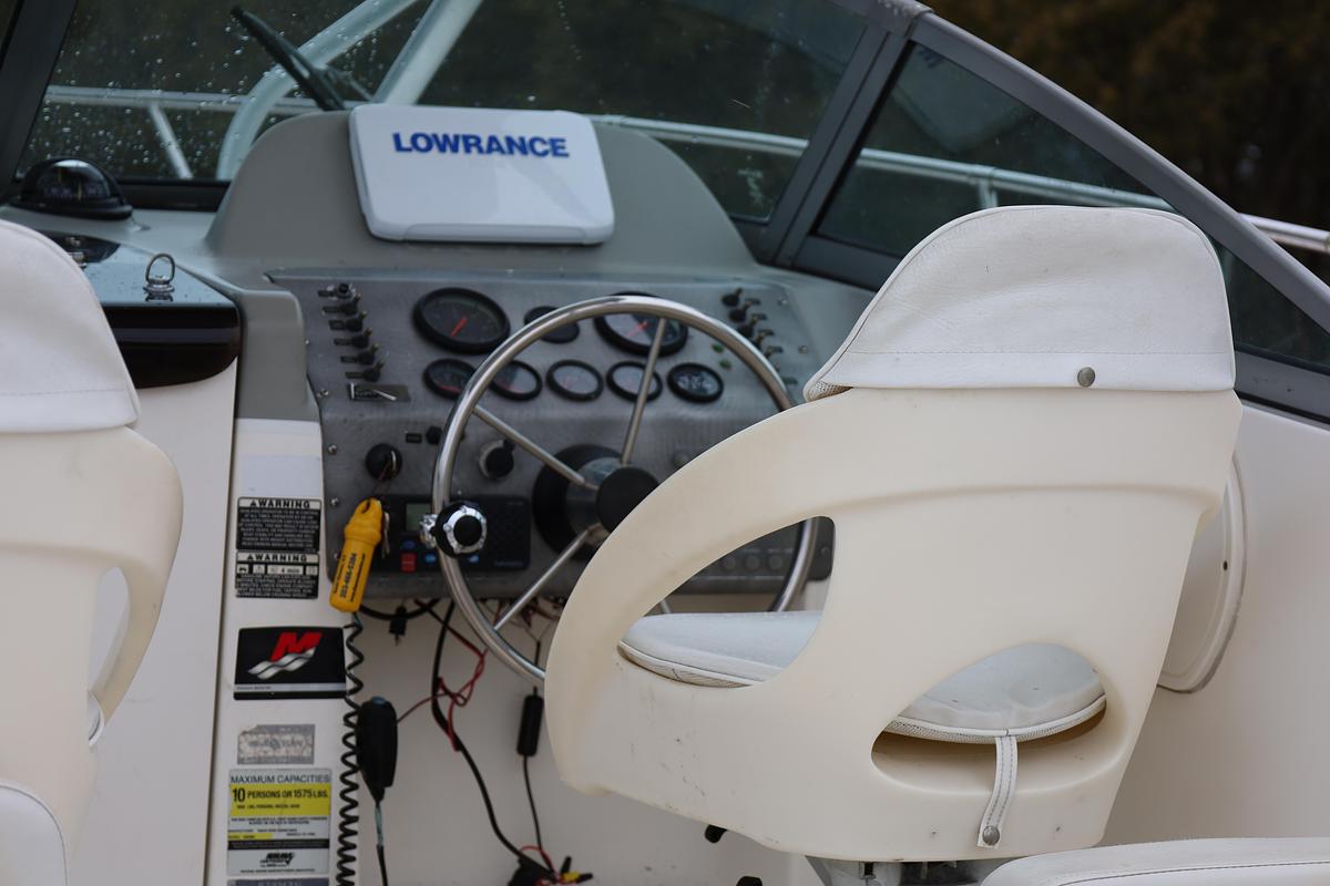 Used 2006 Trophy 2352 Walkaround Pro