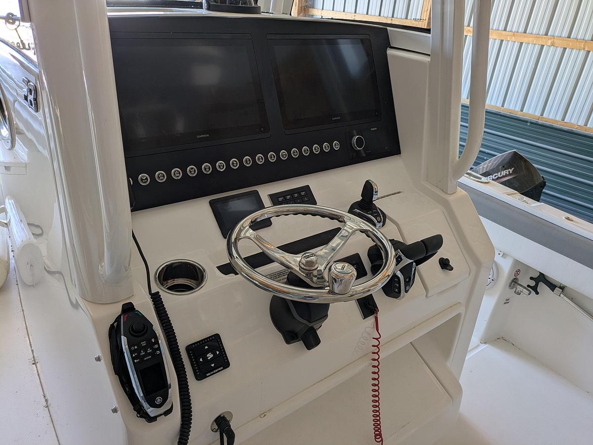 Used 2025 Regulator 28