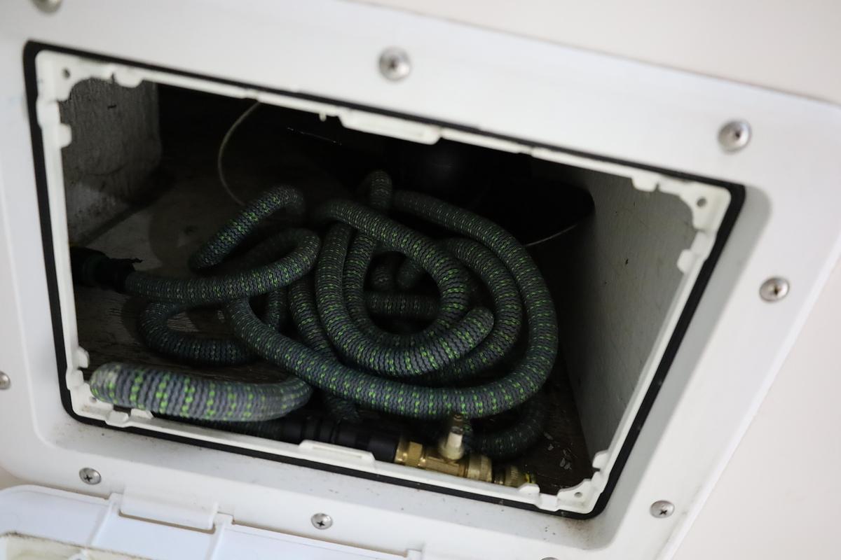 Used 2006 Trophy 2352 Walkaround Pro