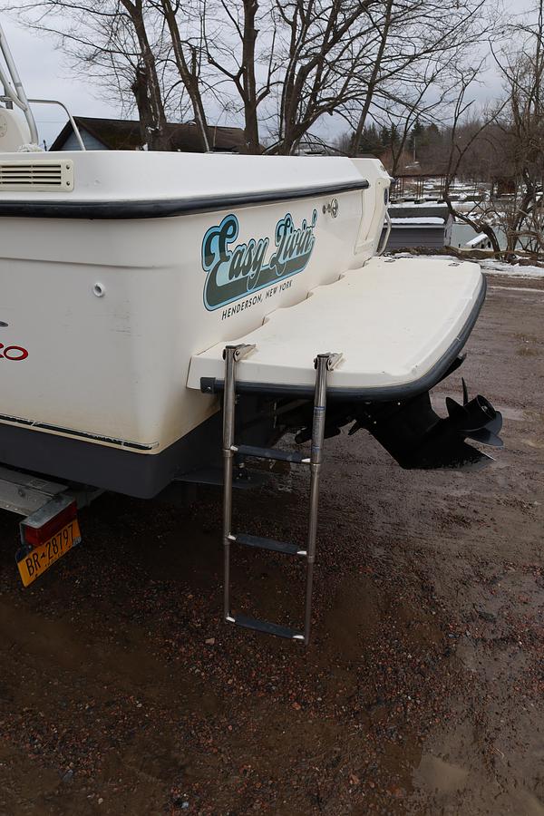 Used 2006 Trophy 2352 Walkaround Pro