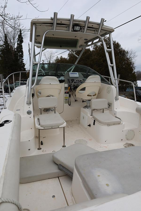 Used 2006 Trophy 2352 Walkaround Pro