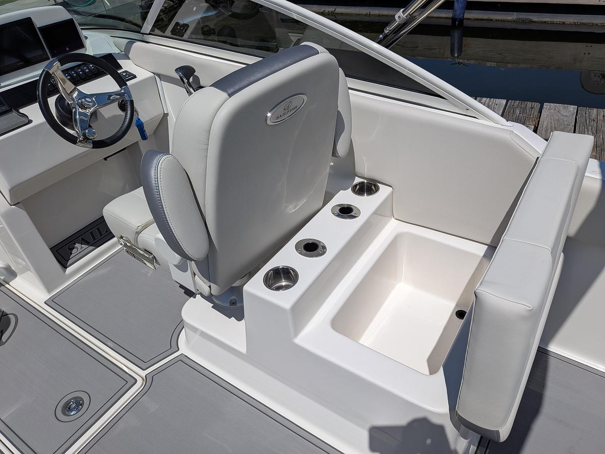 Used 2027 Sailfish 236DC
