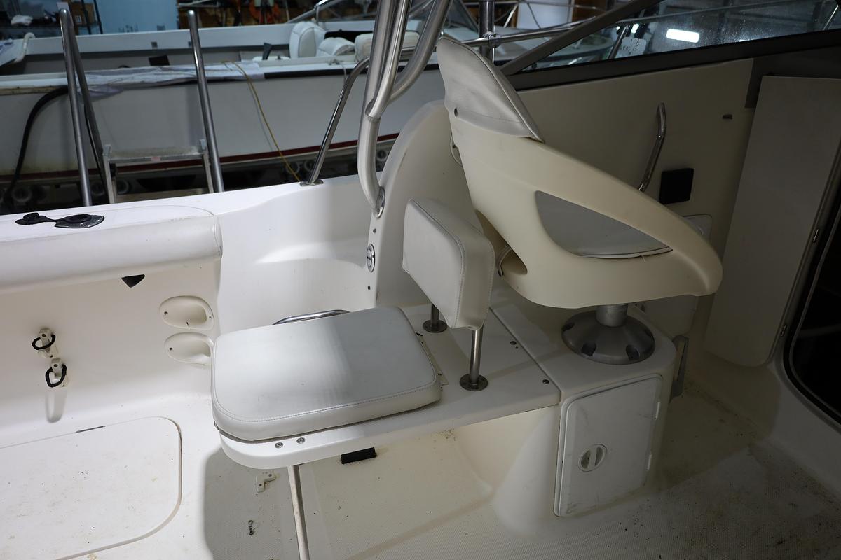 Used 2006 Trophy 2352 Walkaround Pro