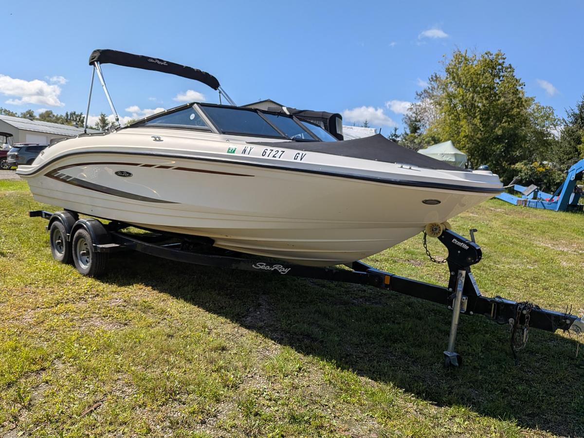 Used 2017 Sea Ray 210 SPX