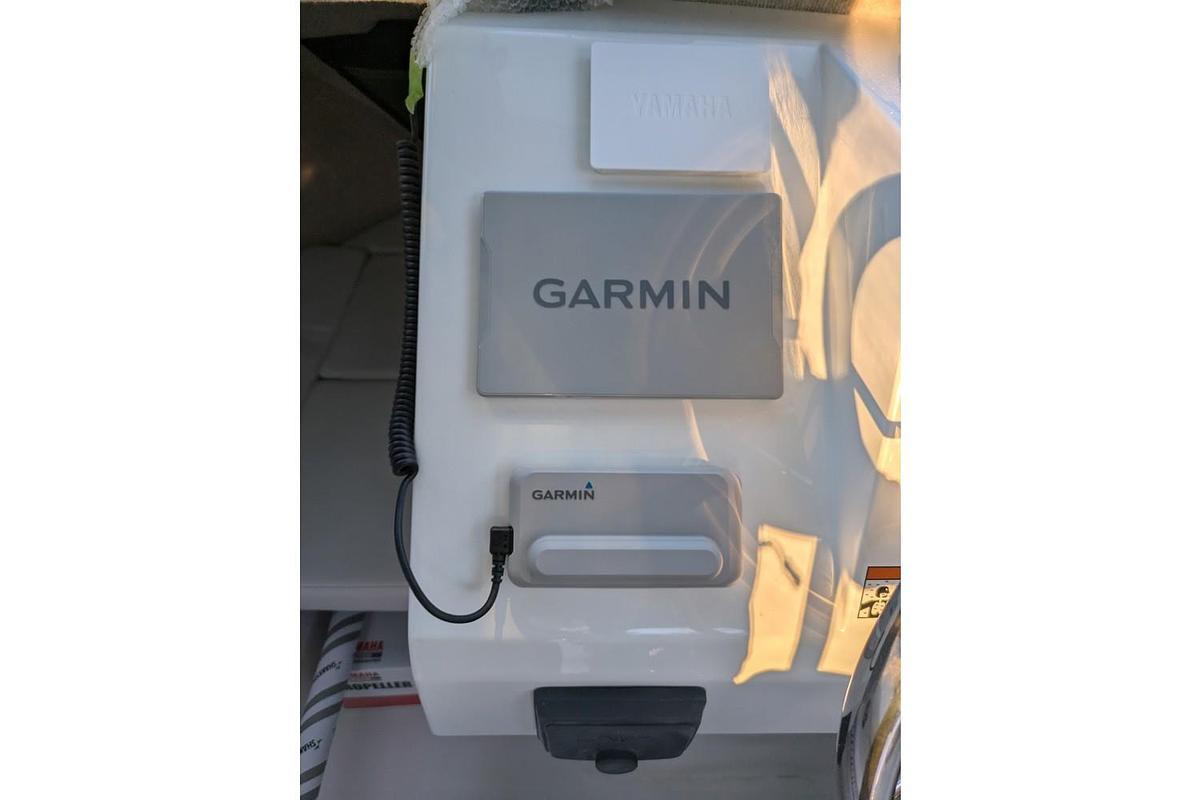 2025 Parker 2120 Sport Cabin