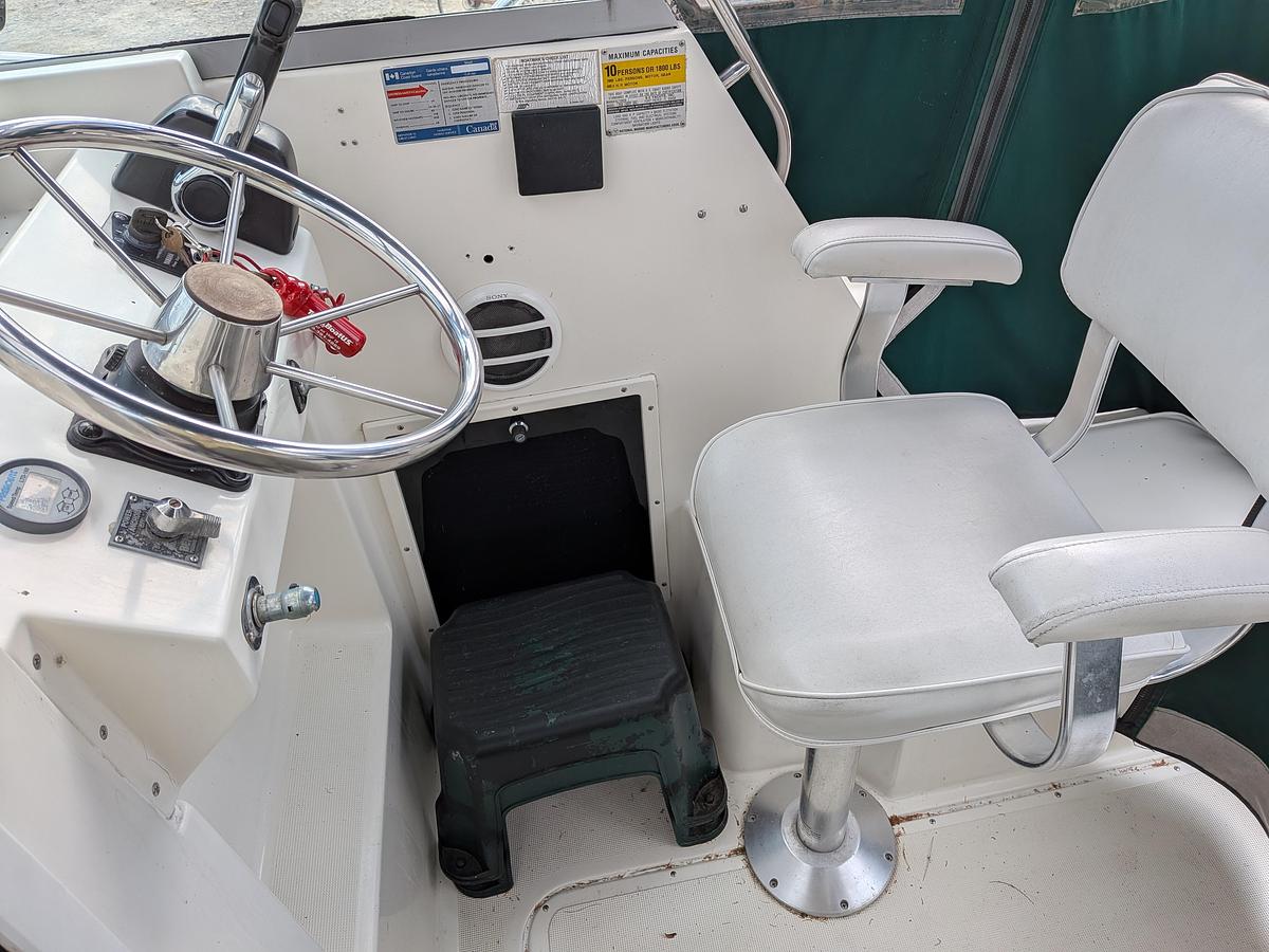 Used 2000 Pursuit 2550