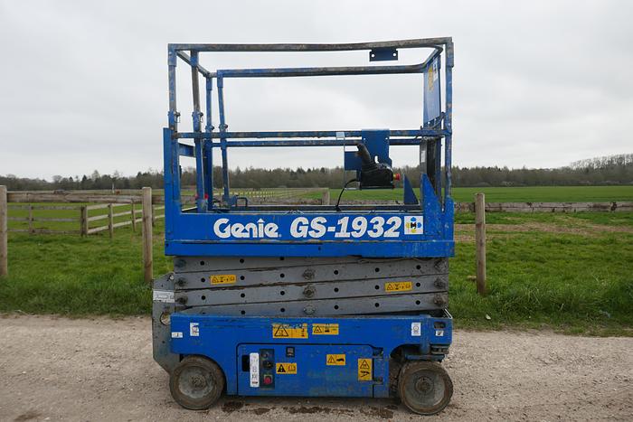 Used GENIE GS1932