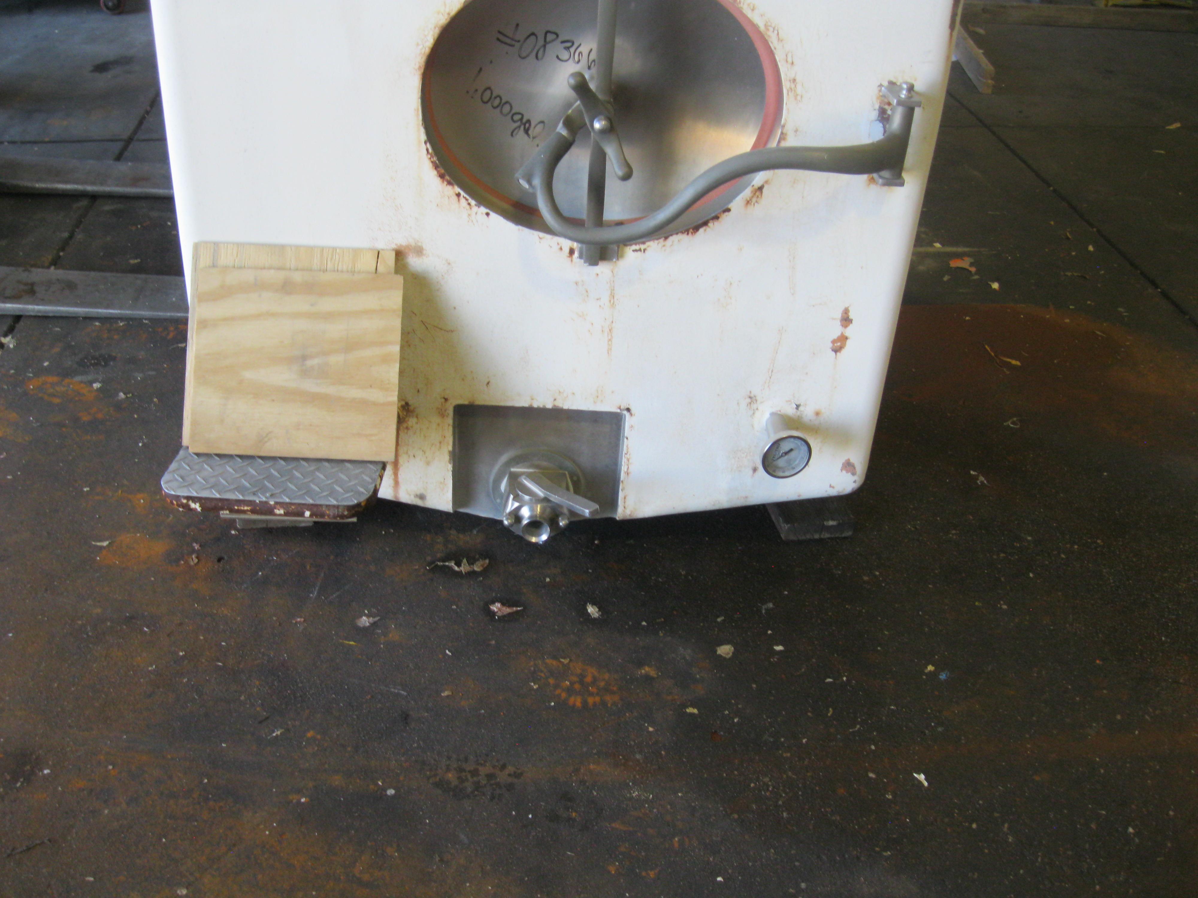 Usado 1000 GALLON PURITY HORIZONTAL STORAGE TANK