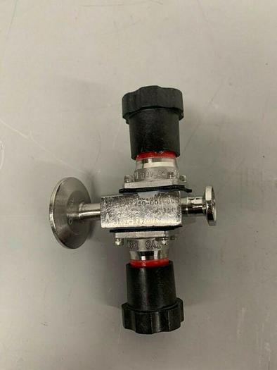 Used ITT Pure-Flo .5-316L-RA20MAX-CWP150 3-way Diaphragm Valve w/ 1/2" Sanitary & 2"