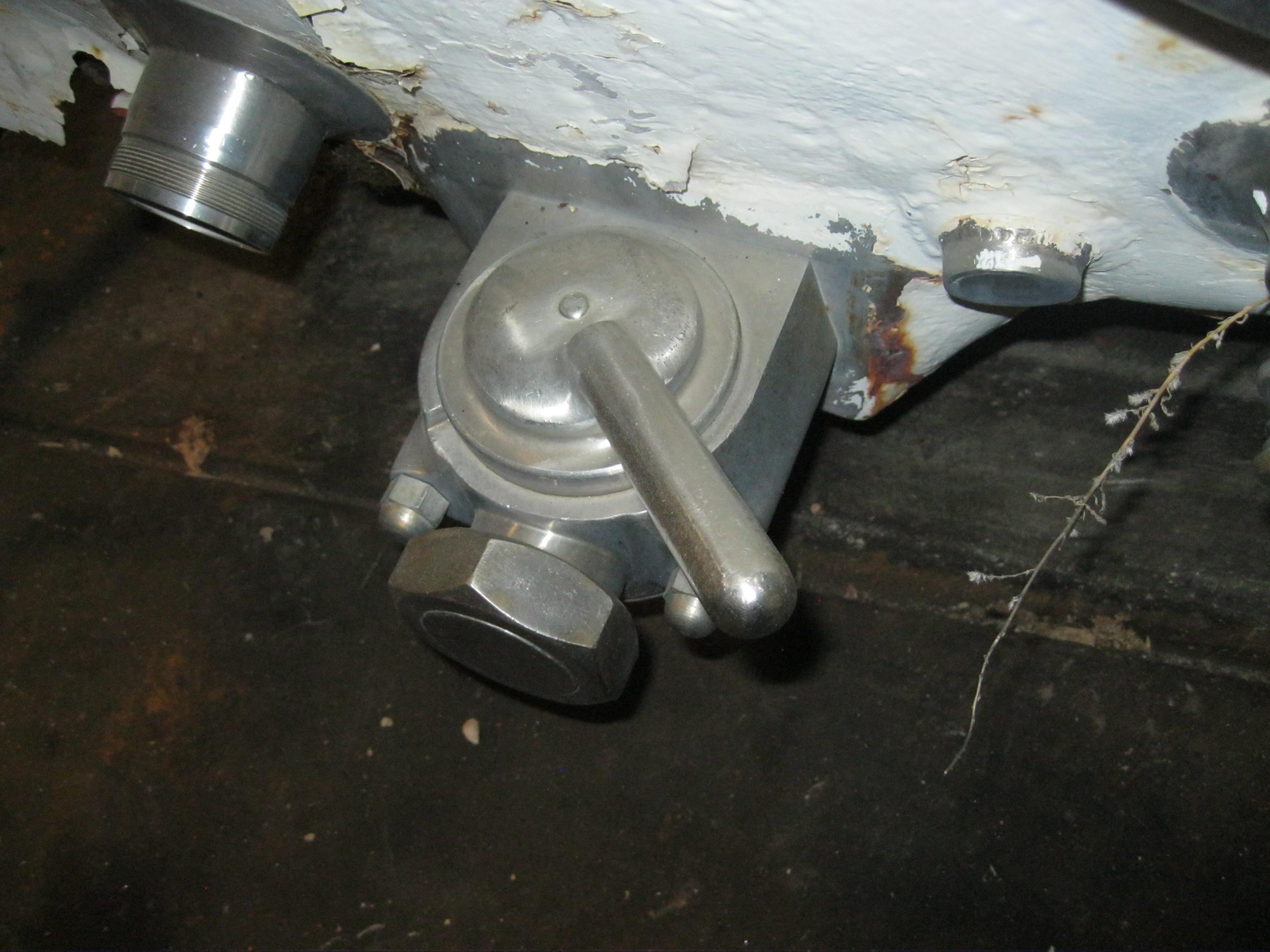 Usado 1000 GALLON HORIZONTAL BULK TANK WITH AGITATION AND JACKET