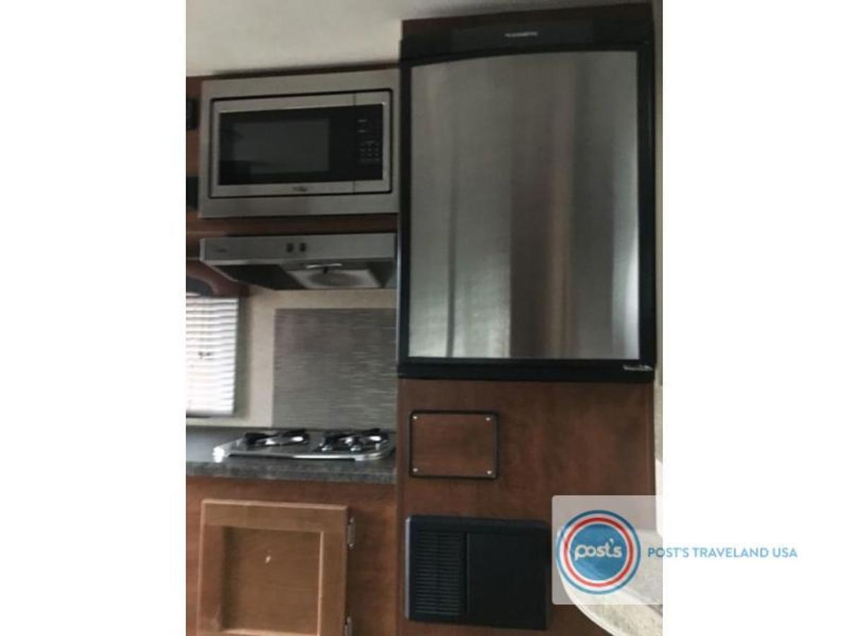Used Used 2020 Lance Truck Camper 825