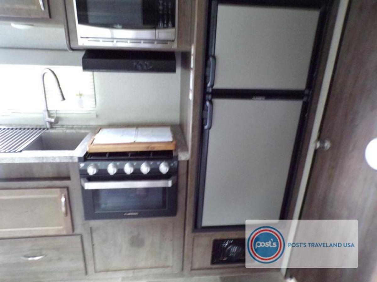 Used Used 2019 Dutchmen RV Coleman Light 1805RB