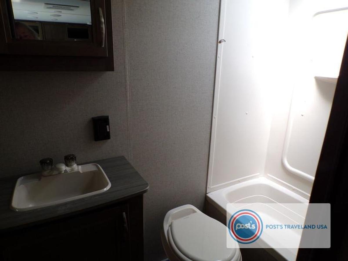 Used Used 2019 Dutchmen RV Coleman Light 1805RB