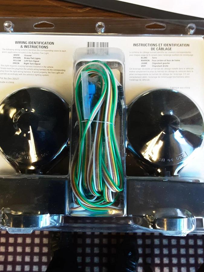 Custer INCANDESCENT MAGNETIC TOW LIGHTS IN CLAMSHELL