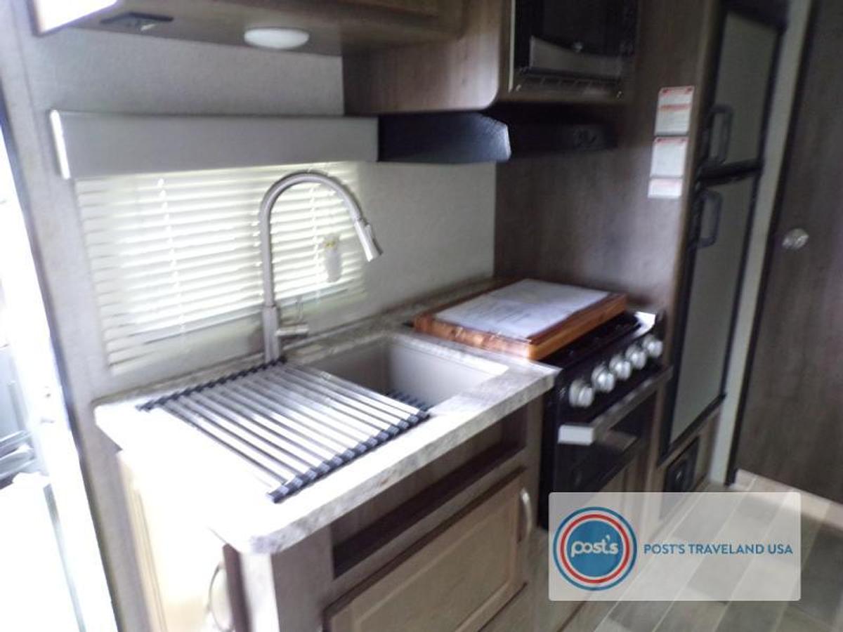 Used Used 2019 Dutchmen RV Coleman Light 1805RB