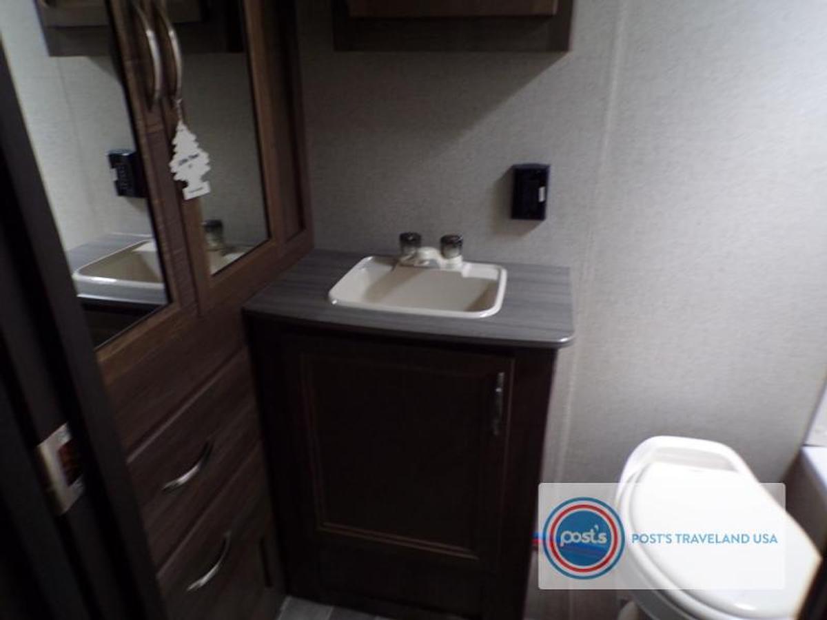 Used Used 2019 Dutchmen RV Coleman Light 1805RB