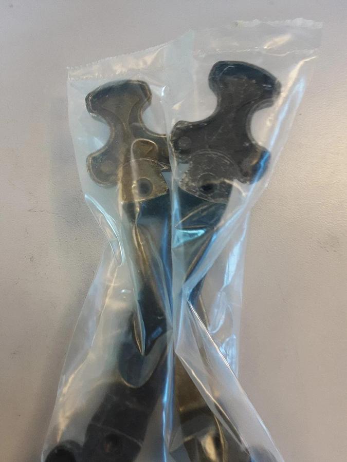 PH5 Pull Handle Pair 1 Black 1 Antique