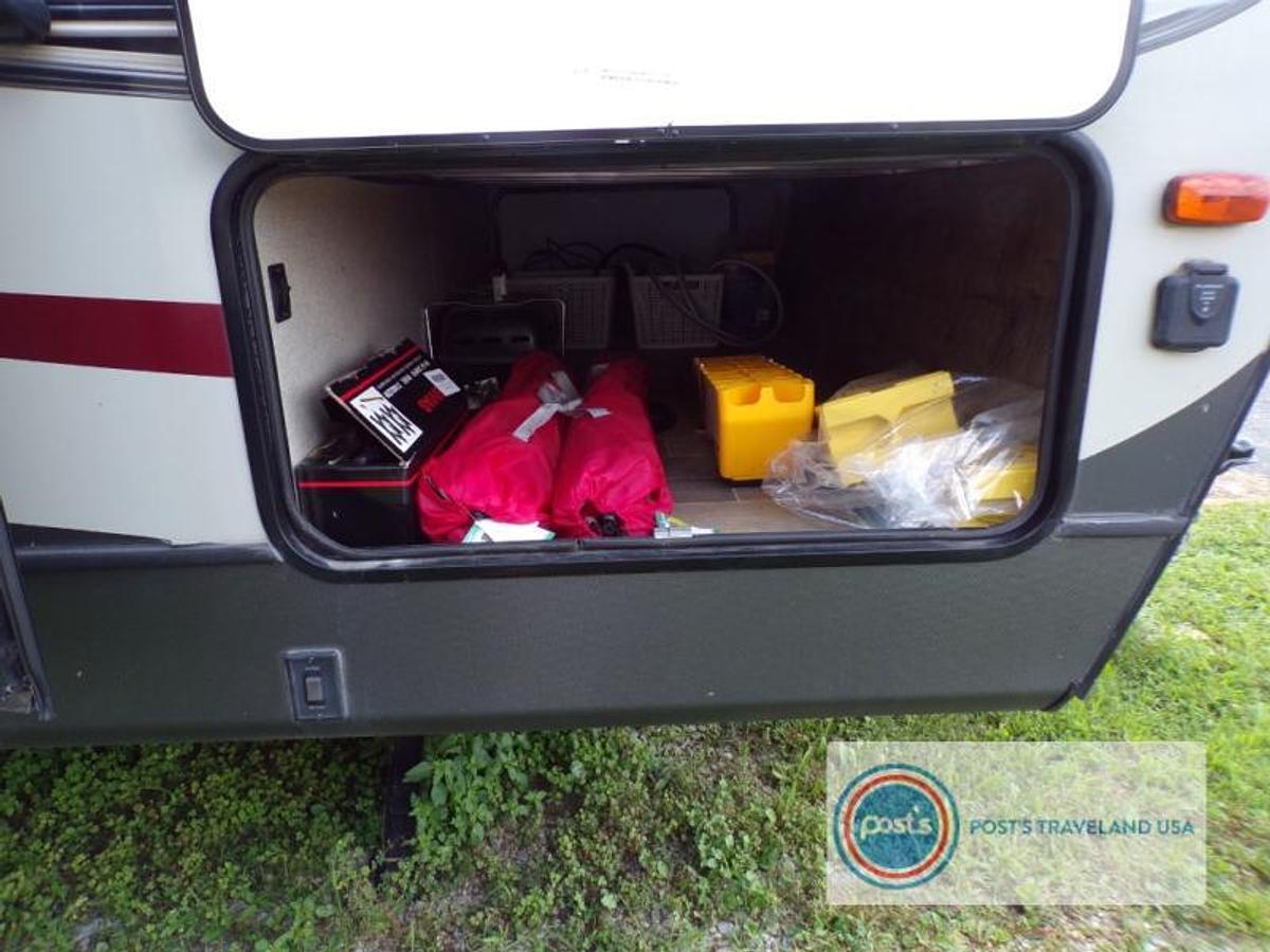 Used Used 2019 Dutchmen RV Coleman Light 1805RB