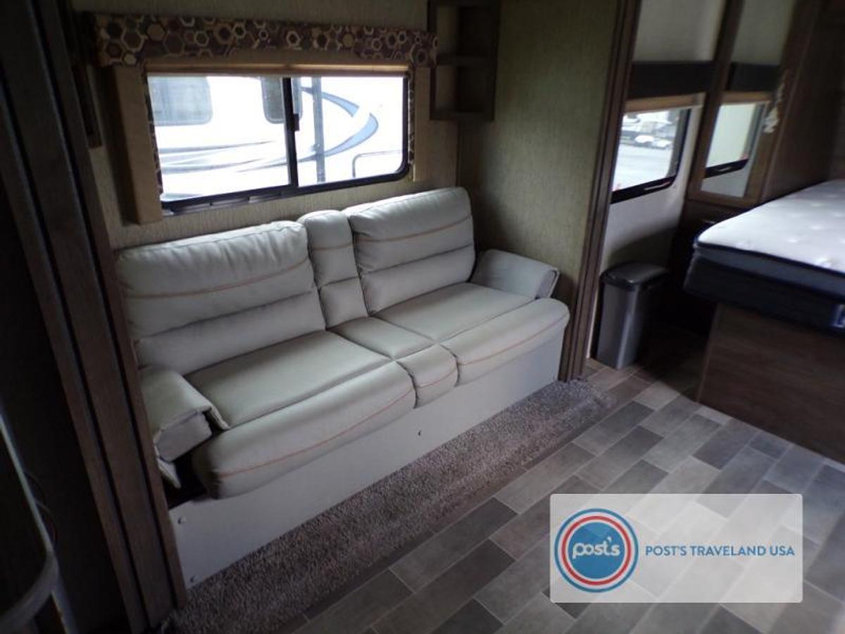 Used Used 2019 Dutchmen RV Coleman Light 1805RB