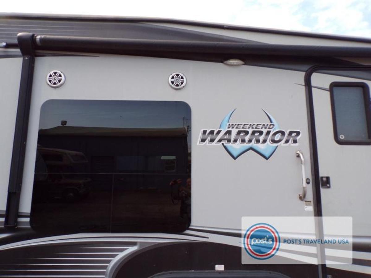 Used Used 2015 RV Factory Weekend Warrior 28W