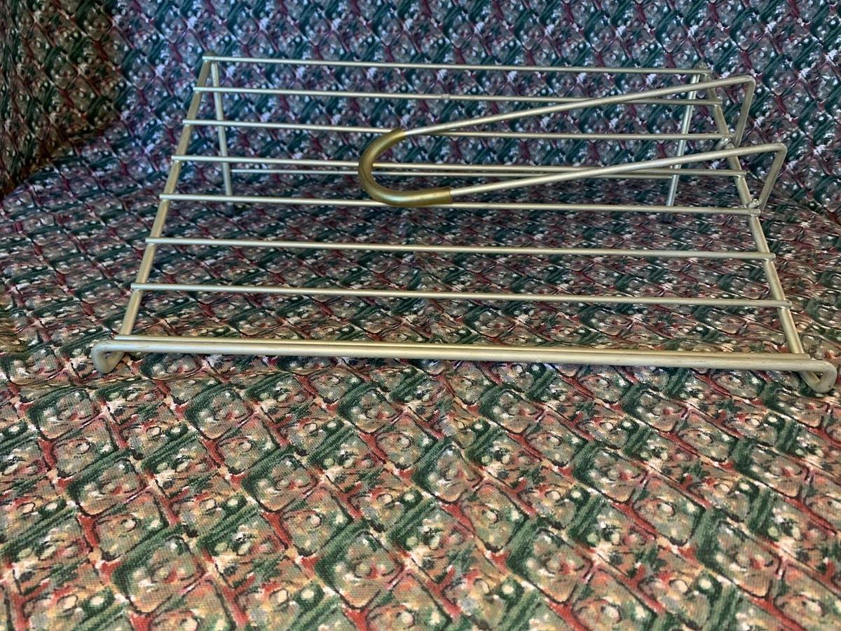 Used Cookbook wire shelf rack