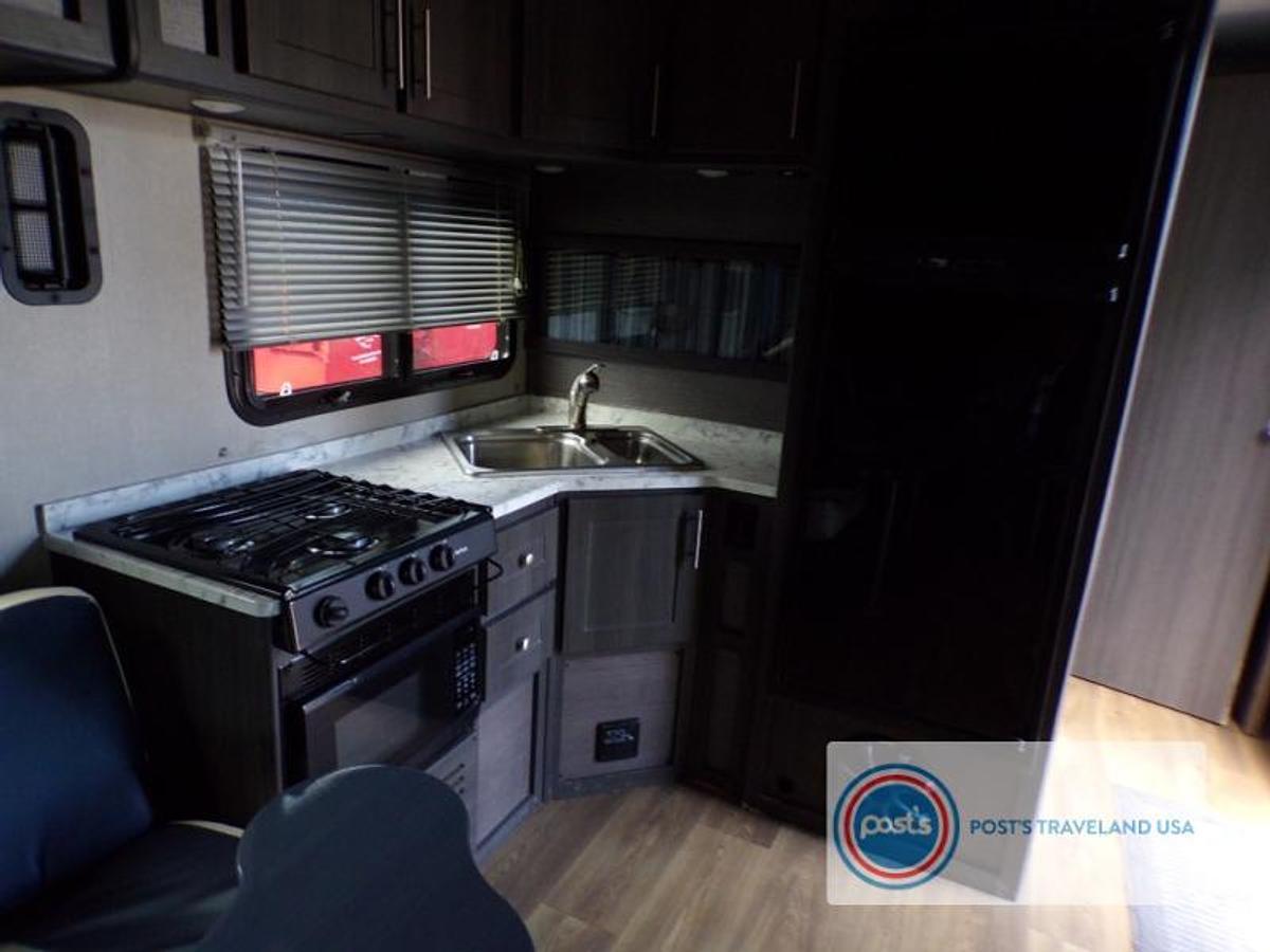 Used Used 2015 RV Factory Weekend Warrior 28W