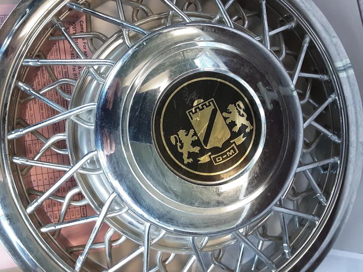 Used Chrysler Hubcap for 1972-1973 Chrysler Cars