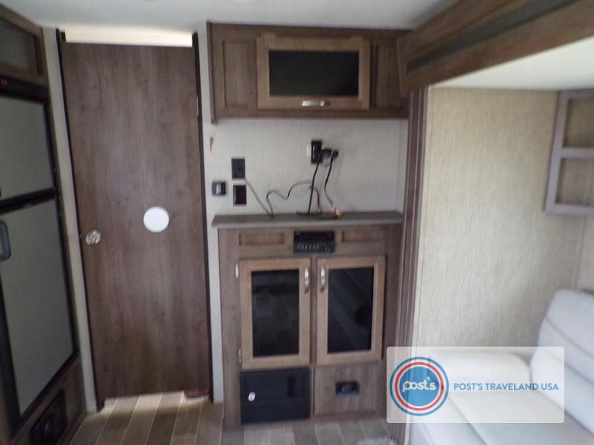 Used Used 2019 Dutchmen RV Coleman Light 1805RB