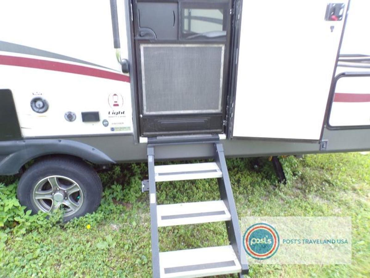 Used Used 2019 Dutchmen RV Coleman Light 1805RB