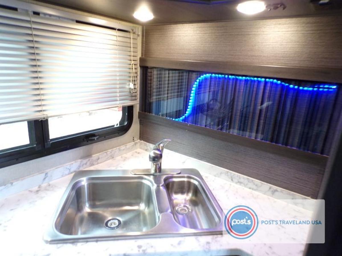 Used Used 2015 RV Factory Weekend Warrior 28W