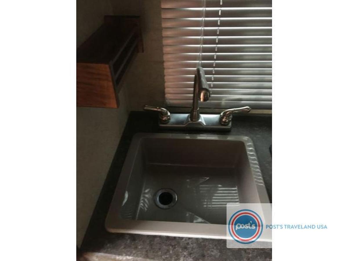 Used Used 2020 Lance Truck Camper 825