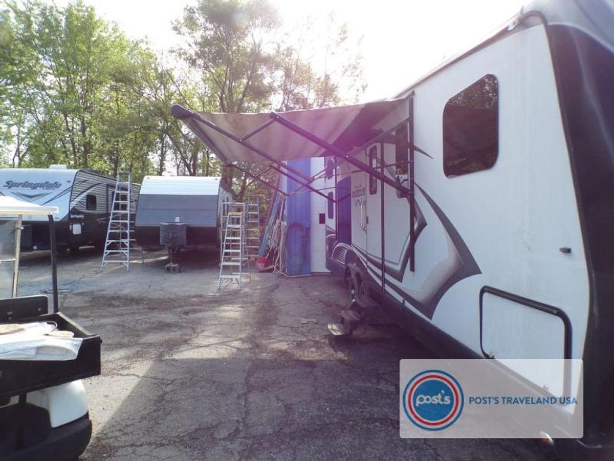 Used Used 2015 RV Factory Weekend Warrior 28W