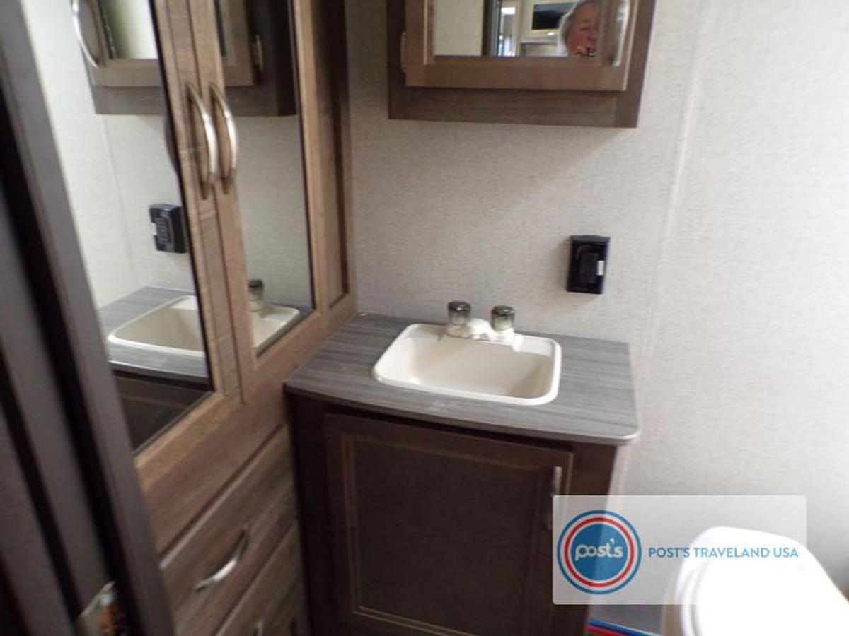 Used Used 2019 Dutchmen RV Coleman Light 1805RB