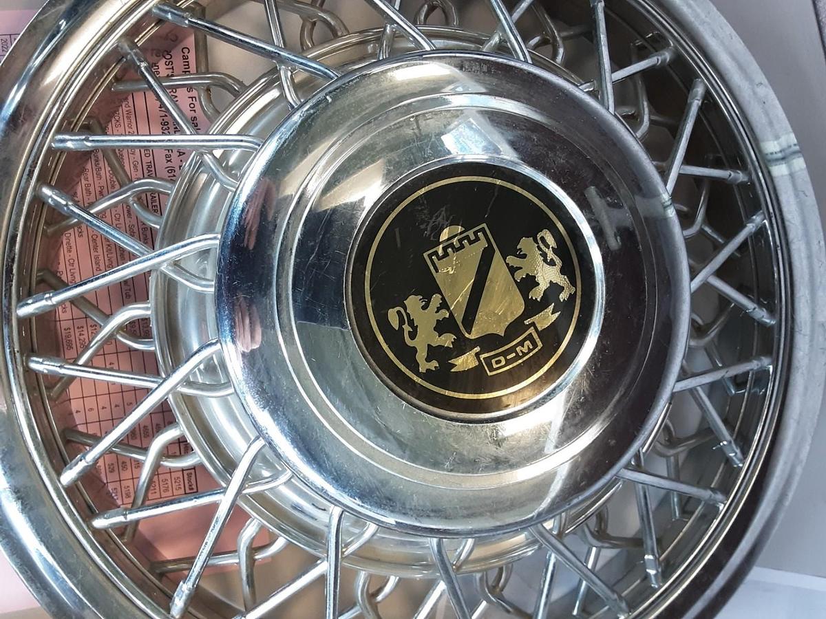 Used Chrysler Hubcap for 1972-1973 Chrysler Cars