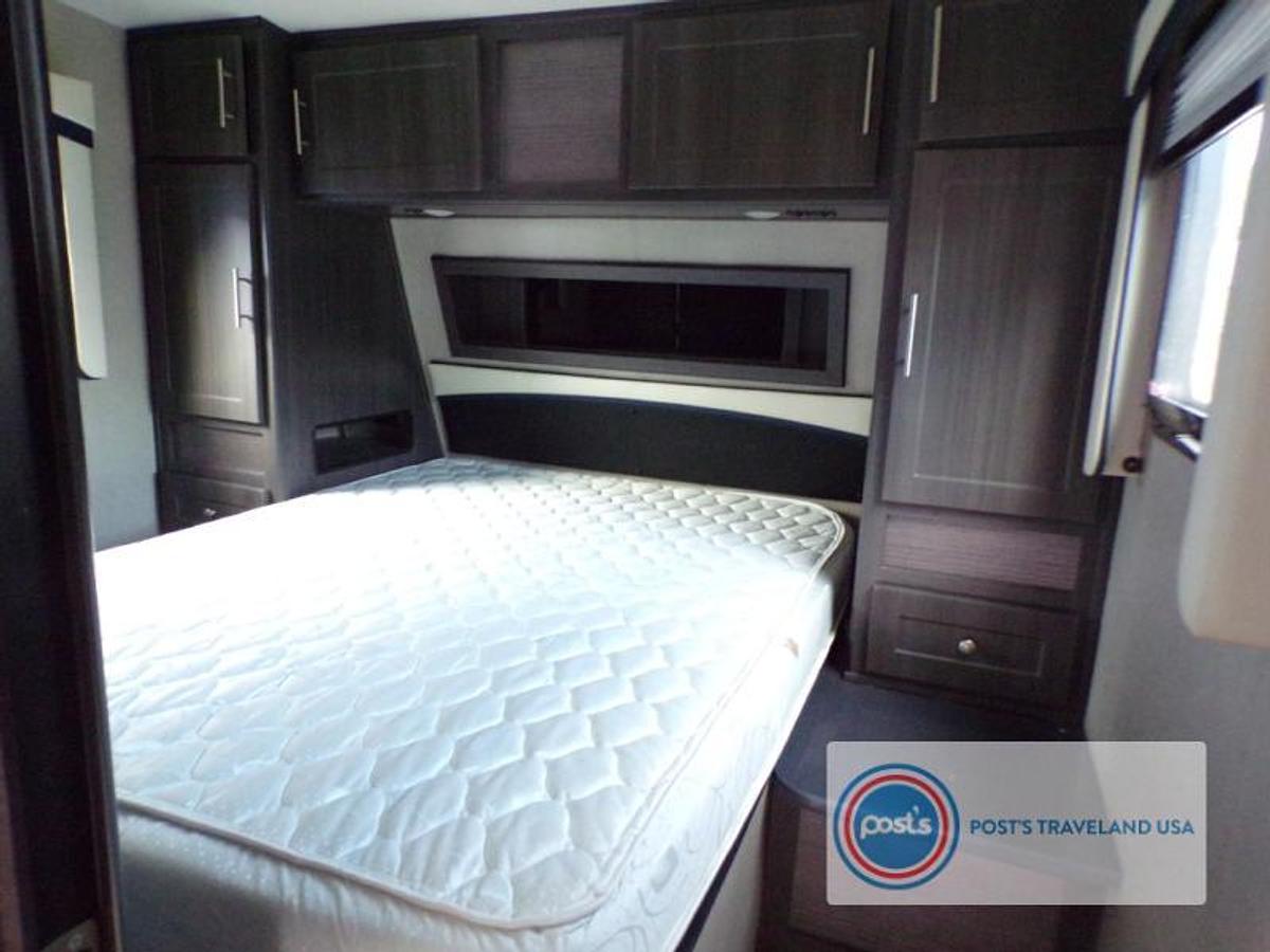 Used Used 2015 RV Factory Weekend Warrior 28W