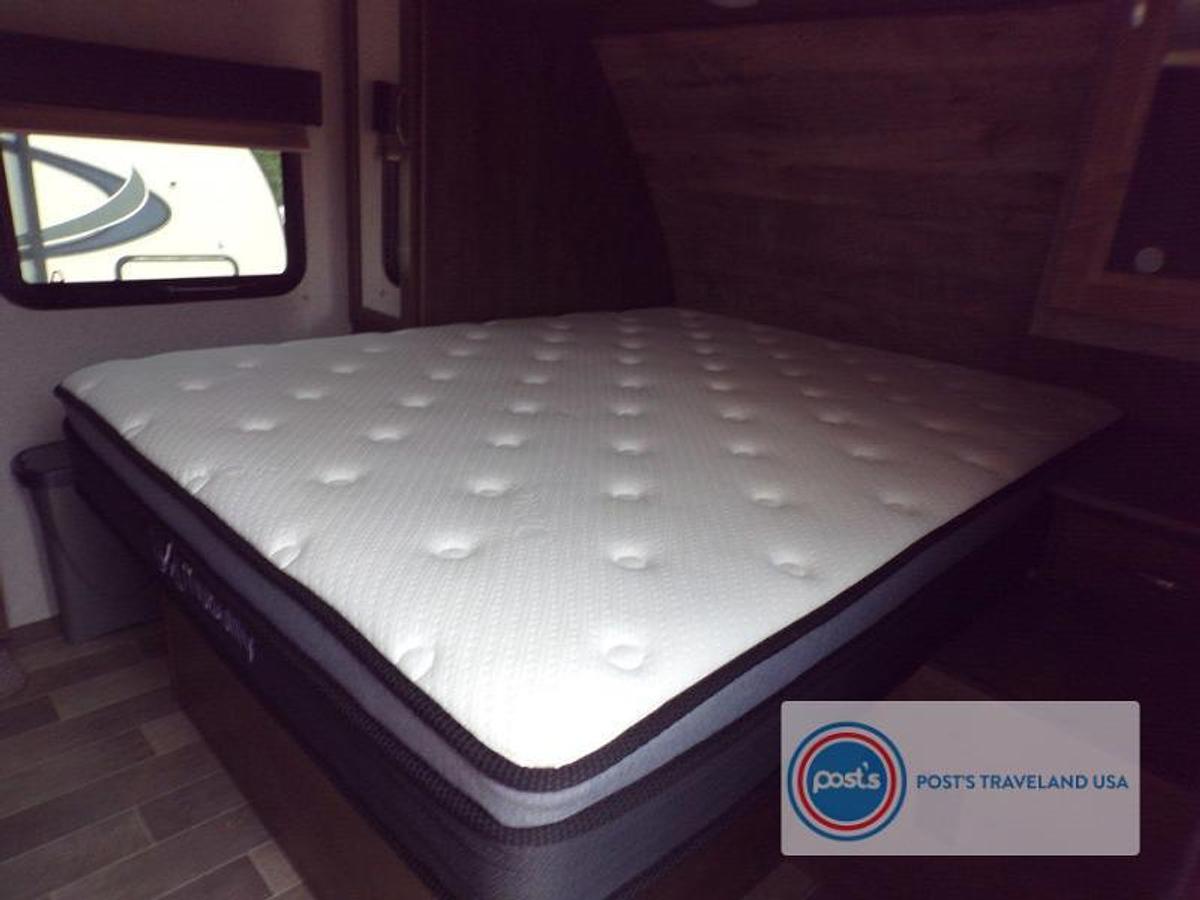 Used Used 2019 Dutchmen RV Coleman Light 1805RB