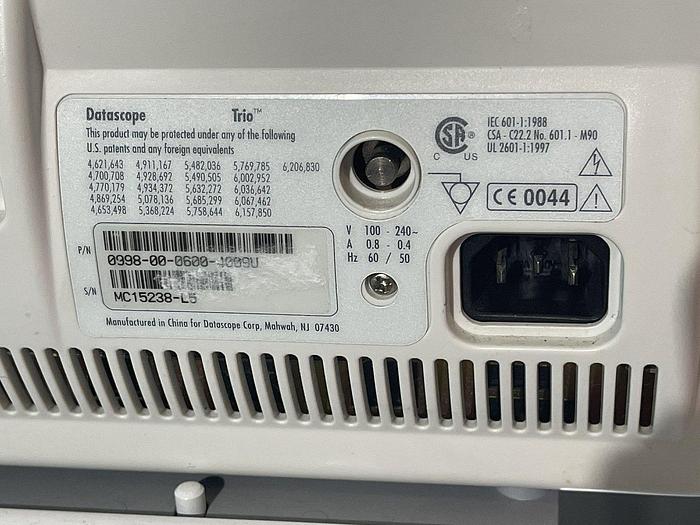 Used Mindray Datascope Trio Patientenmonitor auf Trolley mit Manschette, EKG Kabel und SpO2 Fingersensor