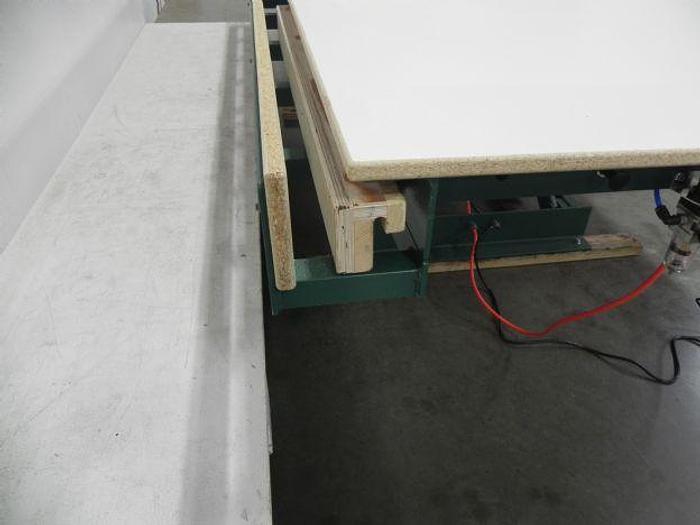 Marcon D-2500 Lift Table, 2000lb. Workstation