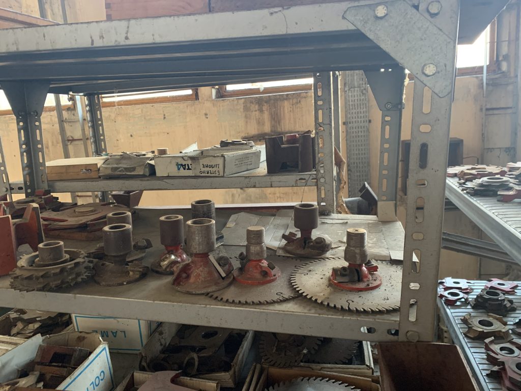 Usato Fresatrice smussatrice doppia, automatica, per fuselli tondi o prodotti similari