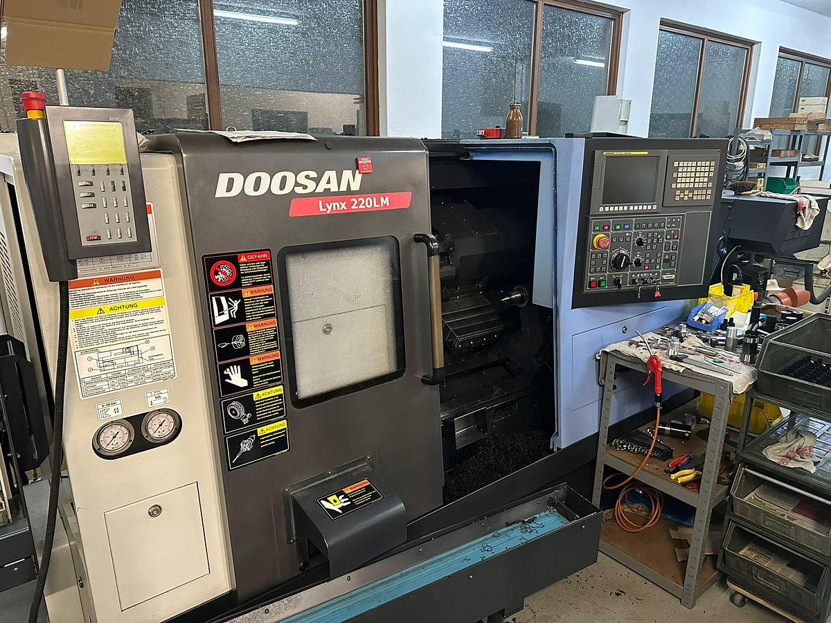 Gebraucht 2011 DOOSAN LYNX 220 LMA