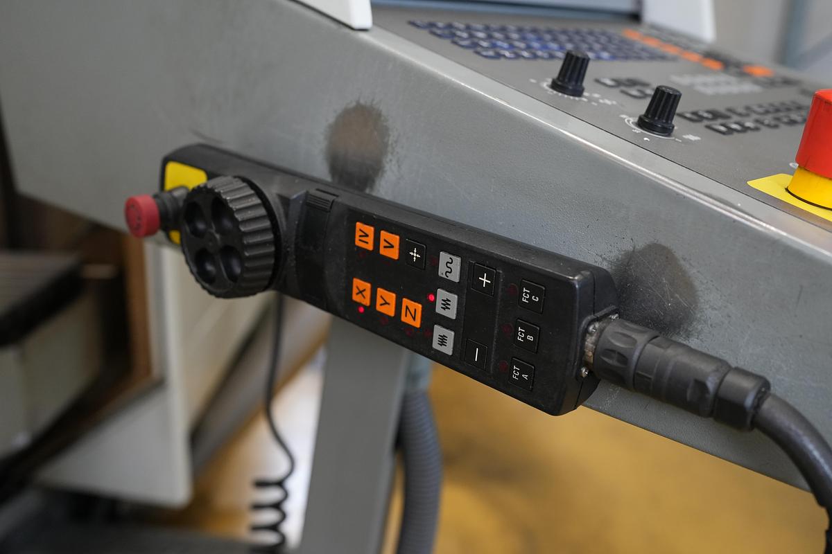 Gebraucht 2002 DECKEL-MAHO DMU 100 T