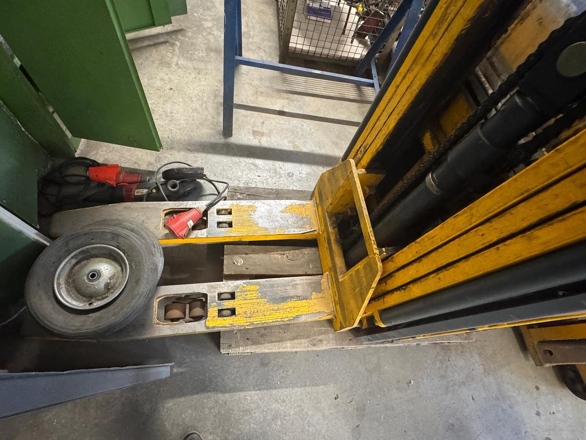 Gebraucht 2005 Ersatzteilträger JUNGHEINRICH ESC Z 13 G 115-430 DZ