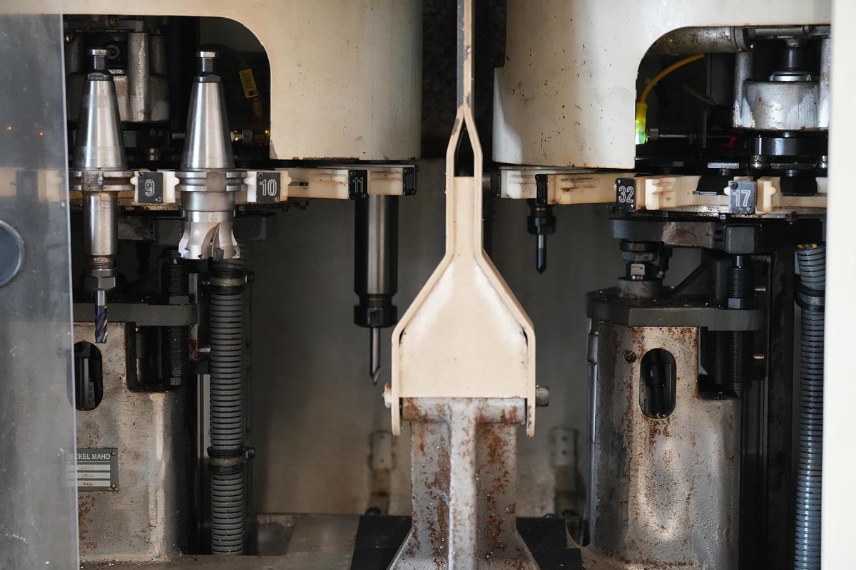 Gebraucht 2002 DECKEL-MAHO DMU 100 T