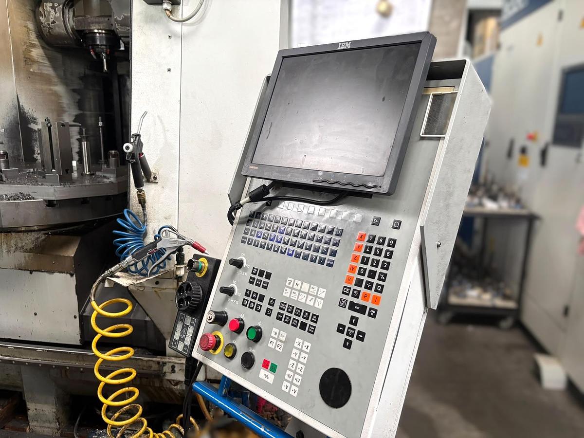 Gebraucht 2002 MIKRON UCP 1350