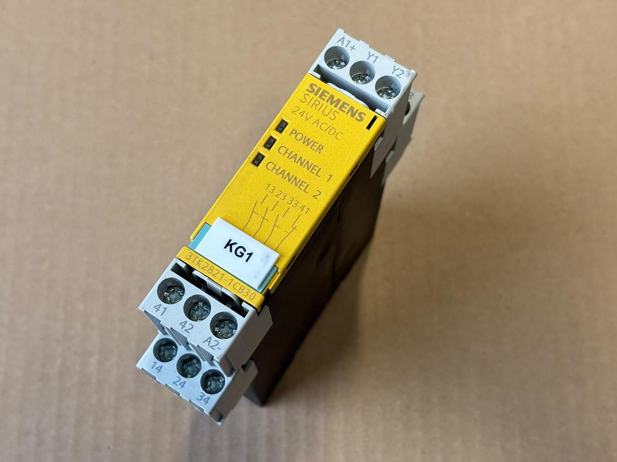 Gebraucht 80 Stück Sicherheitsschaltgeräte - SIEMENS SIRIUS 3TK2821-1CB30
